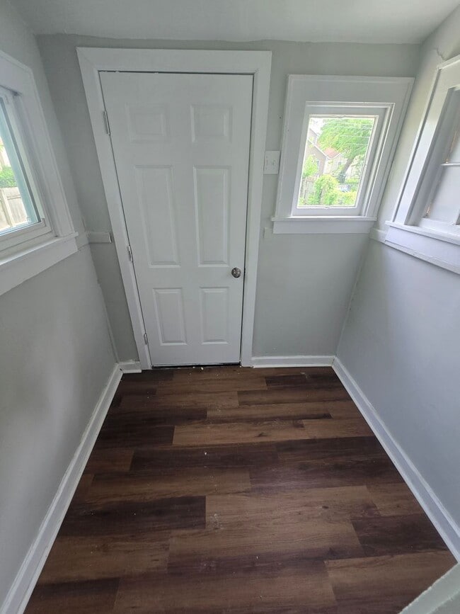 Building Photo - 3 BEDROOM SINGLE FAMILY HOME