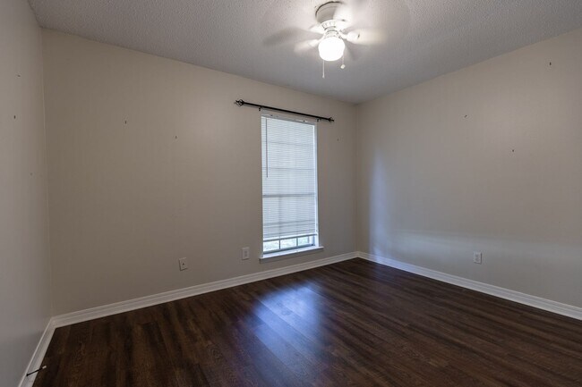 Building Photo - 3 Bedroom, 2 bathroom in Fairhope Availabl...