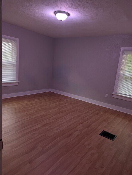 Building Photo - 635 Pritz Ave