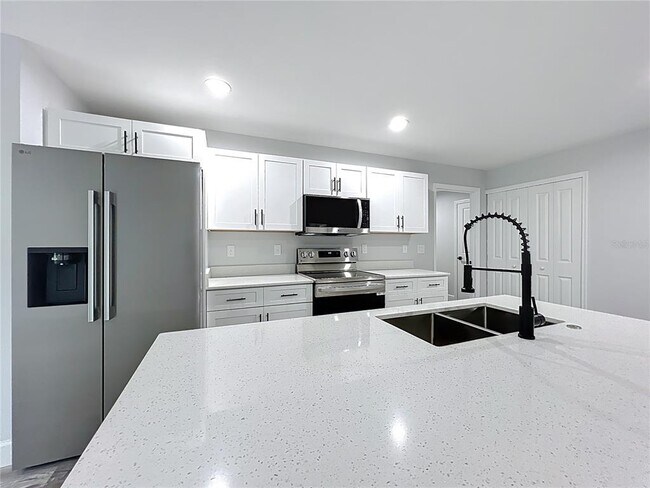 Building Photo - 527 Marion Oaks Ln