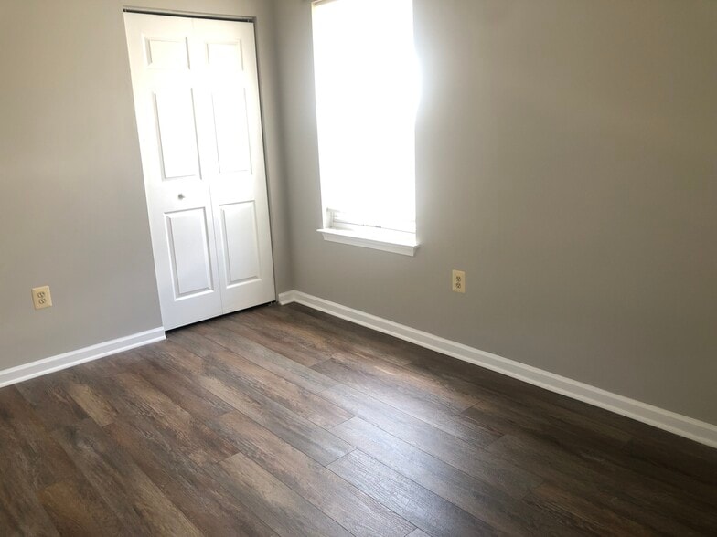 Building Photo - 6303 Sandpiper Ct
