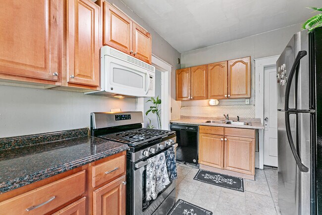 Kitchen - 520 5th Ave SE