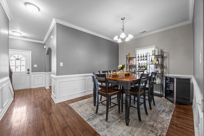 Building Photo - 841 Dynasty Dr