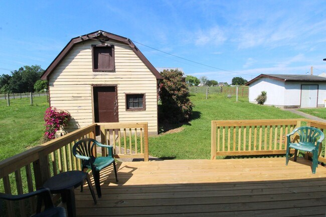 Building Photo - Stunning Home with Breathtaking Blue Ridge Mountain Views!   3 Bedrooms | 2 Baths