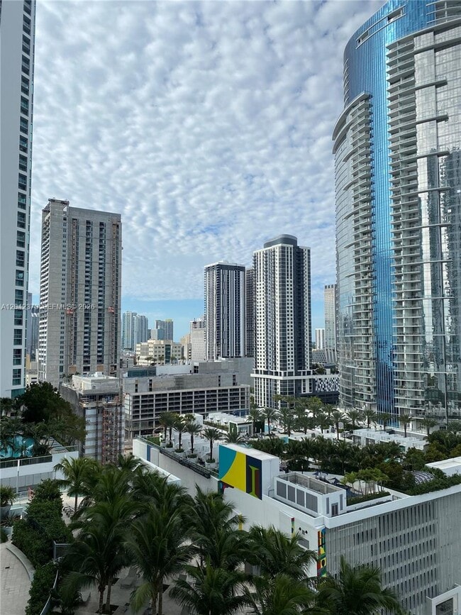 Building Photo - 900 Biscayne Blvd