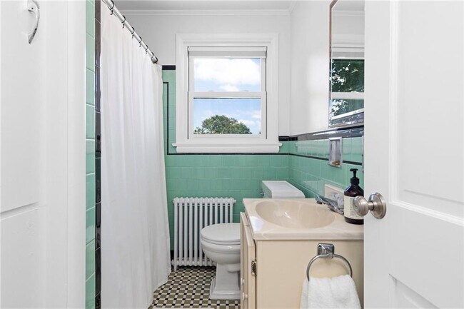 Building Photo - 331 Third Beach Rd