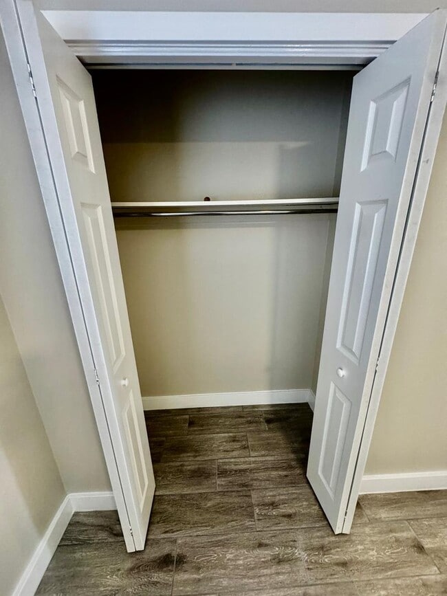 Building Photo - 8636 Mettler Dr