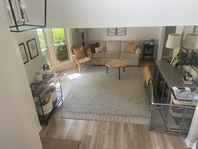 Building Photo - Beautifully Updated Pepperwood Three Bedroom!