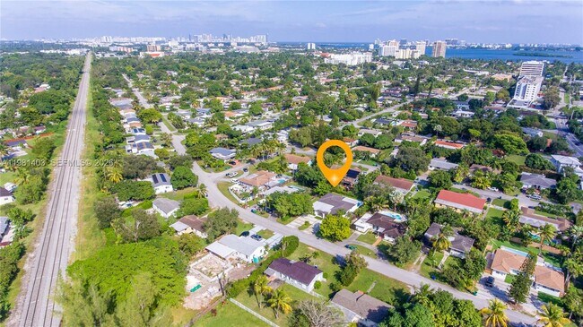 Building Photo - 10845 Peachtree Dr