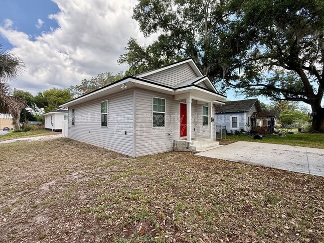 Building Photo - 2220 Flesher Ave