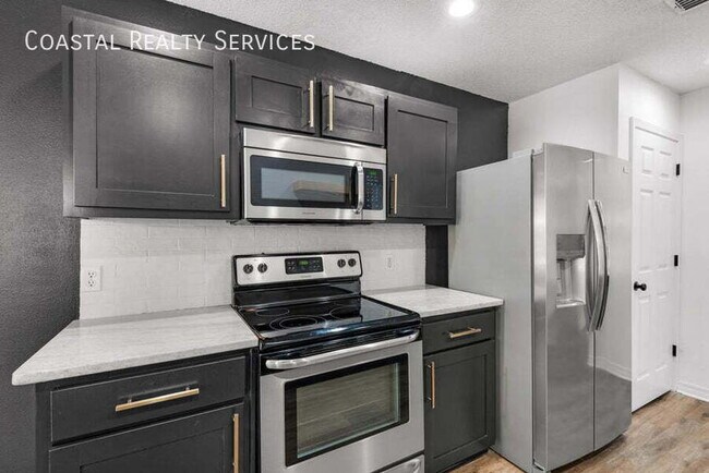 Building Photo - 9756 Seafarers Way-