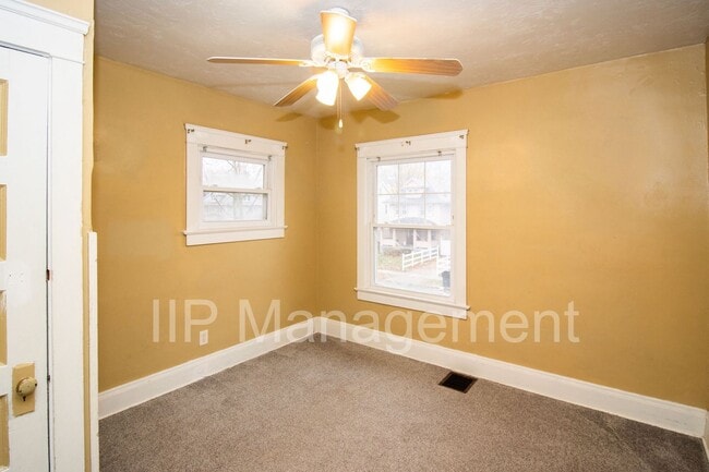 Building Photo - VOUCHERS ACCEPTED! LARGE 4 BEDROOM/2 BATHR...