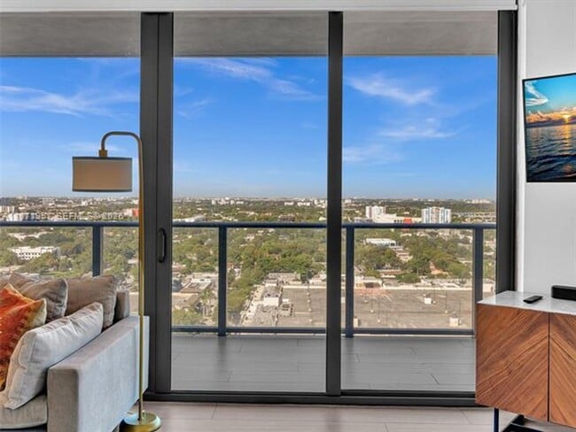 Building Photo - 121 NE 34th St