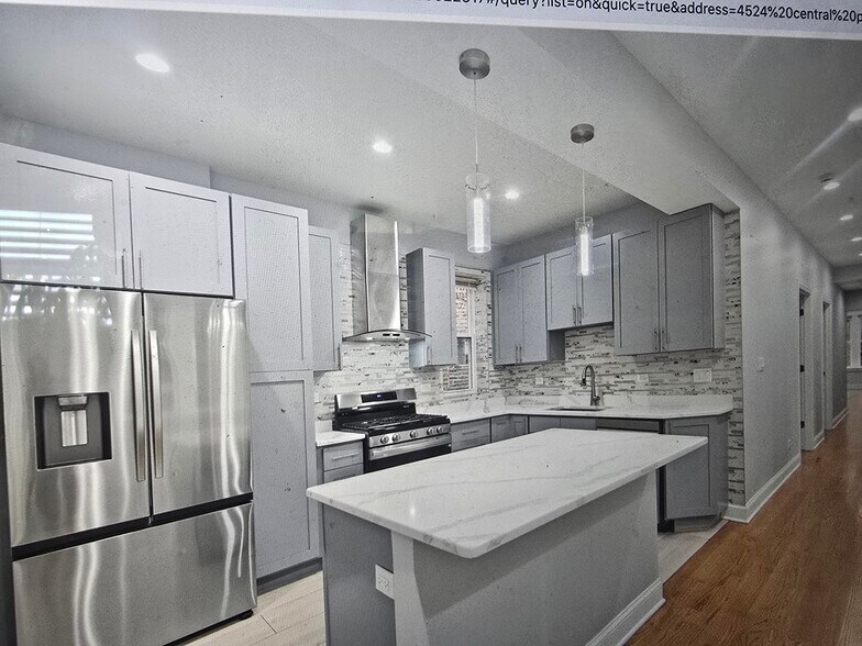 Building Photo - 4524 N Central Park Ave