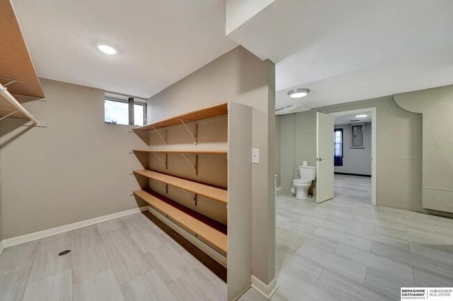 Building Photo - 4620 Van Dorn St