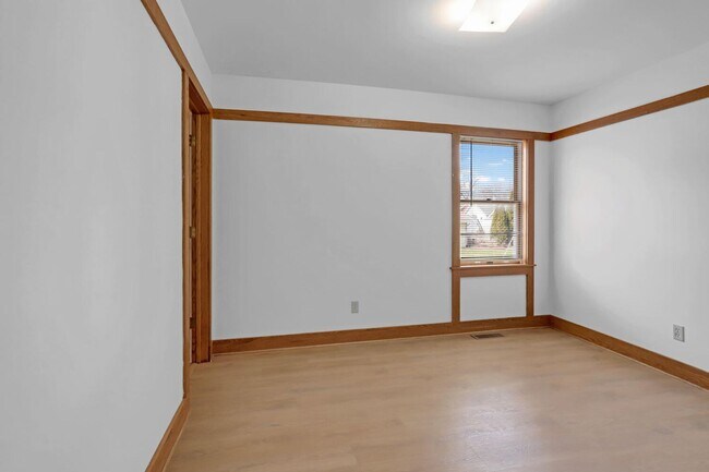 Building Photo - 206 W William St