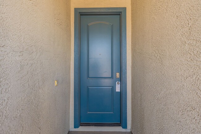 Building Photo - Beautiful and Spacious Single-Level Family...