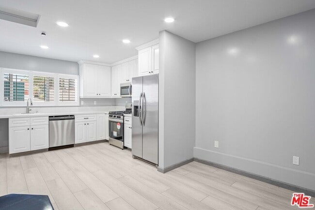 Building Photo - 8322 Colegio Dr