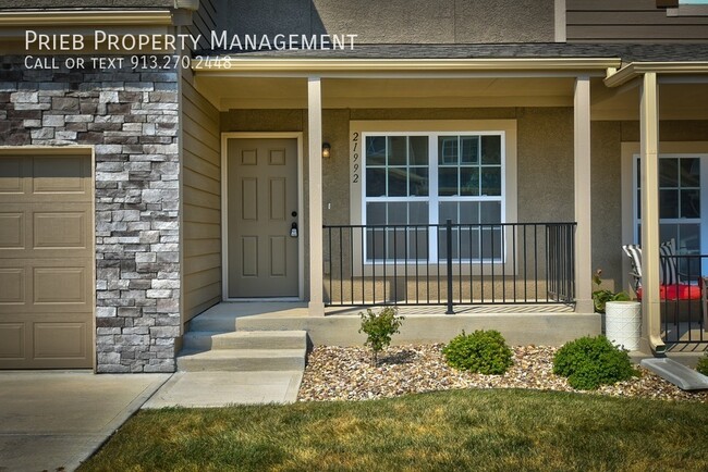 Building Photo - Parkview Townhome - UNIT RENTED