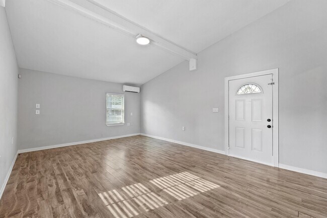 Building Photo - 16730 Springfield Dr