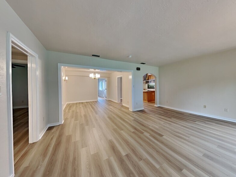 Building Photo - 1112 Chichester St