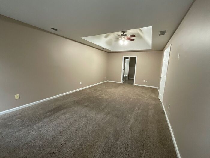 Building Photo - 504 Quinn Dr