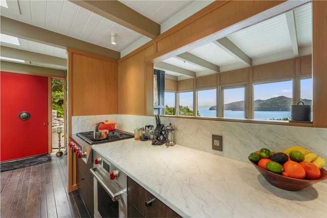 Building Photo - 285 Bayview Ave