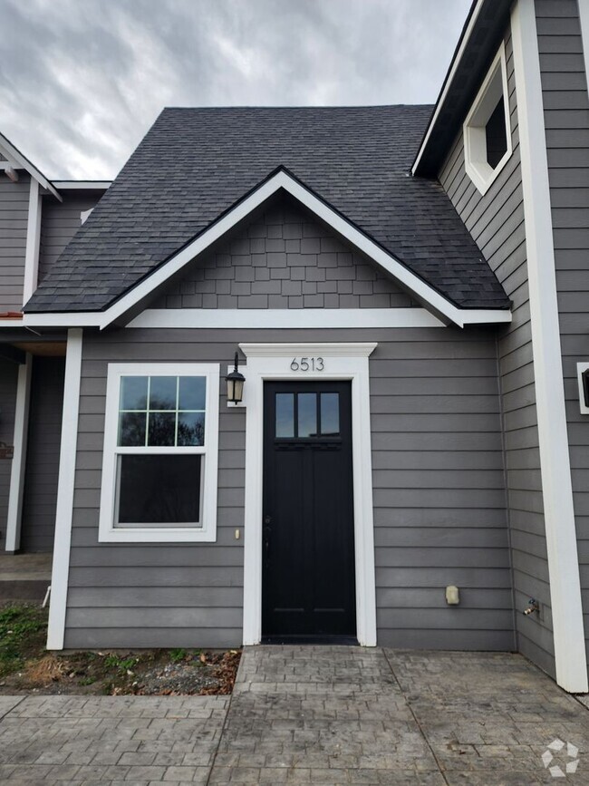 Building Photo - Newly Updated Duplex in Pasco