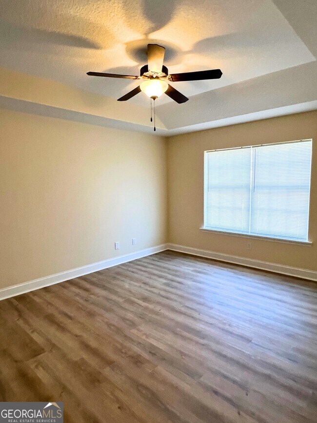 Building Photo - 818 Davis Ave