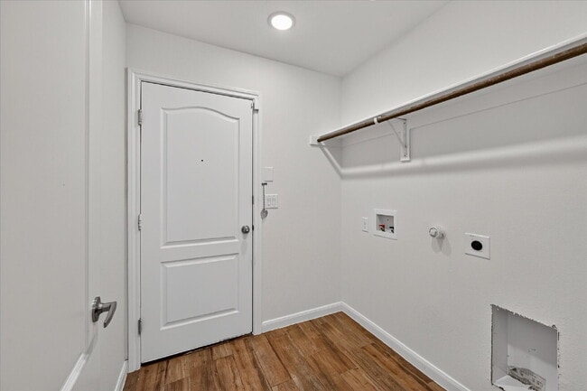 Building Photo - 1261 Rosebush Rd