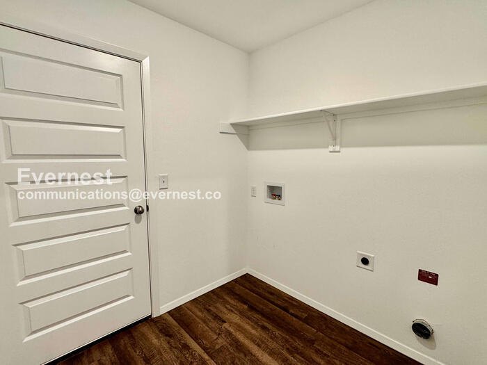 Building Photo - 707 N Dogwood Ave