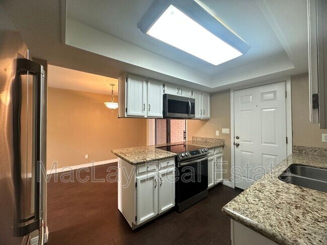 Building Photo - 963 N Revere
