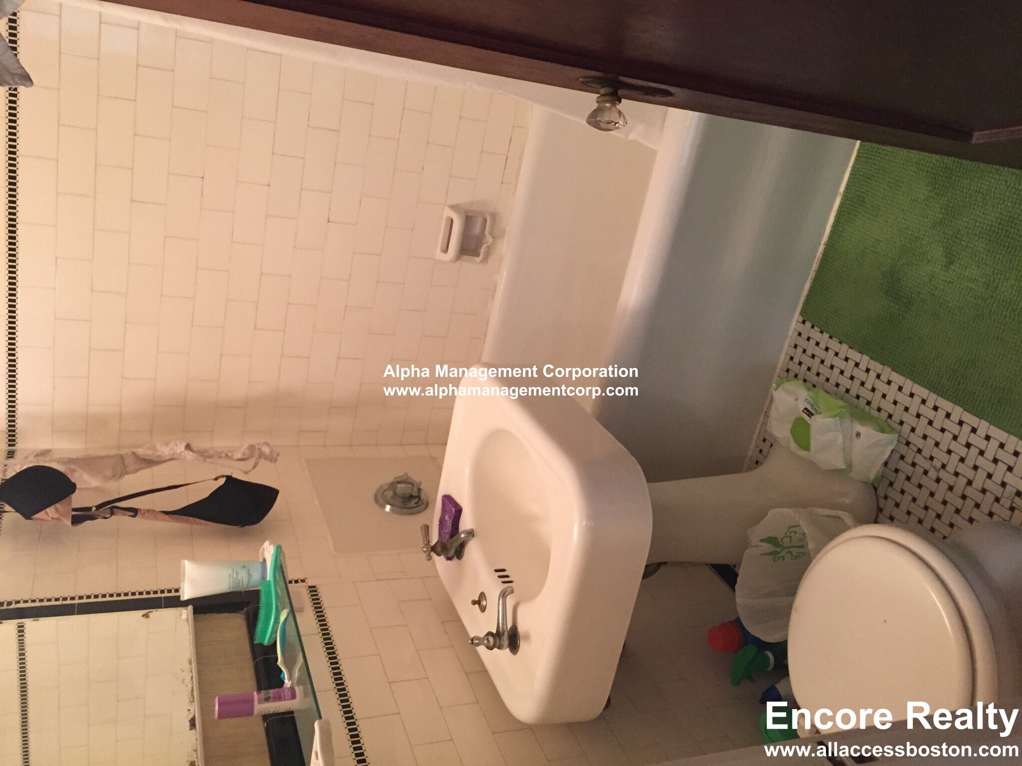 Building Photo - 349 Pleasant St