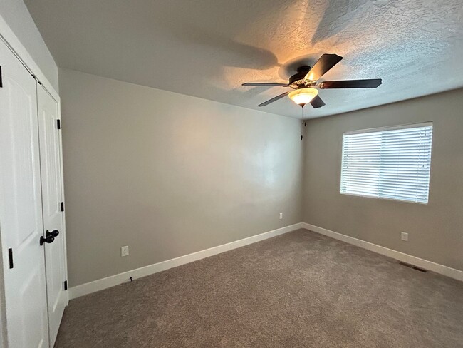 Building Photo - Meadow Crest Home!!!!