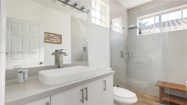 Building Photo - 2633 Oakbrook Dr