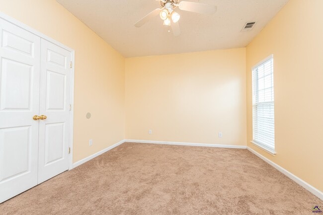 Building Photo - 100 Oldfield Ct
