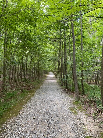 Building Photo - 9289 Meadow Crossing Way