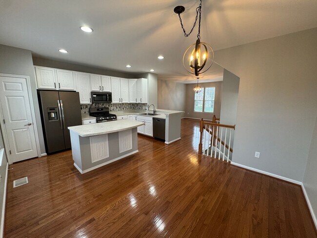 Building Photo - 1720 SF Townhome - 3 BR/1.5 BA in Vineland - Kings Crossing!