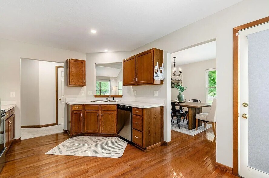 Building Photo - 6710 Bethany Dr