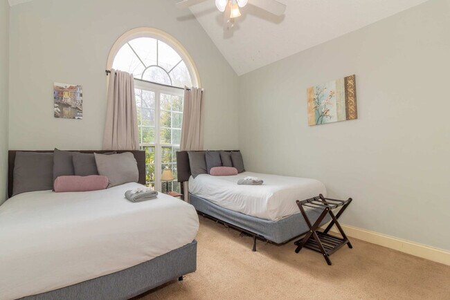 Building Photo - 4235 King Arthur Pl