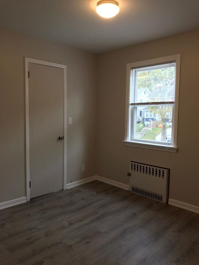 Building Photo - 166 Carmita Ave