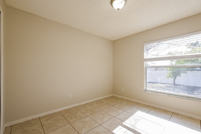 Building Photo - 12041 Goldenstar Ln