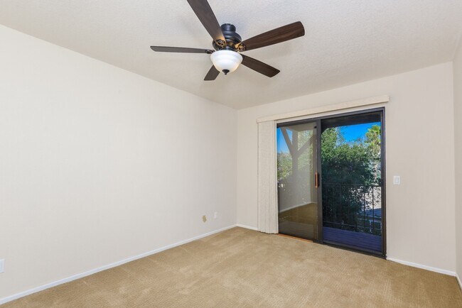 Building Photo - Remodeled Home in Cimarron with Amazing Vi...