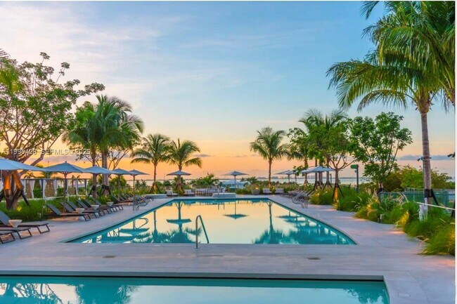 Building Photo - 2831 S Bayshore Dr