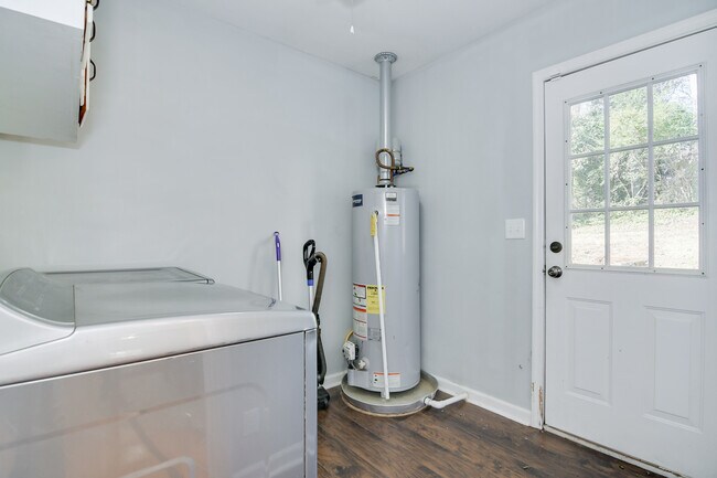 Building Photo - 1127 Magnolia Dr