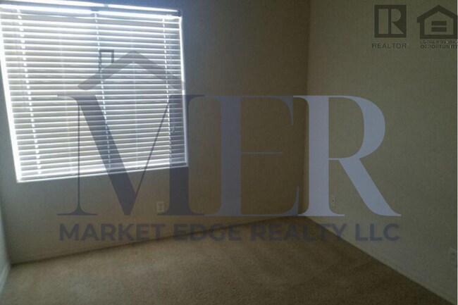 Building Photo - 4Bed/2.5Bath House at Litchfield/Greenway!...