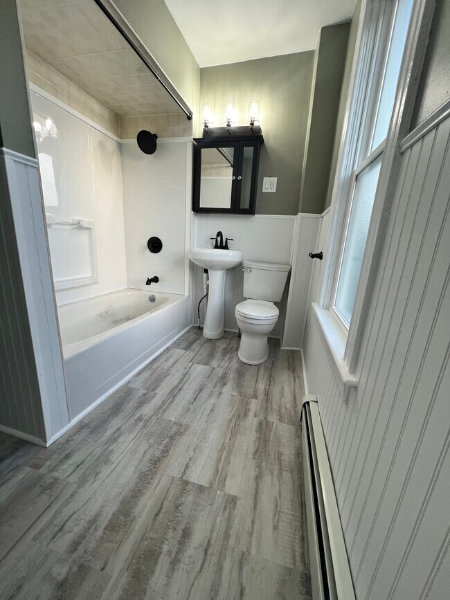 Building Photo - 425 Ellicott St