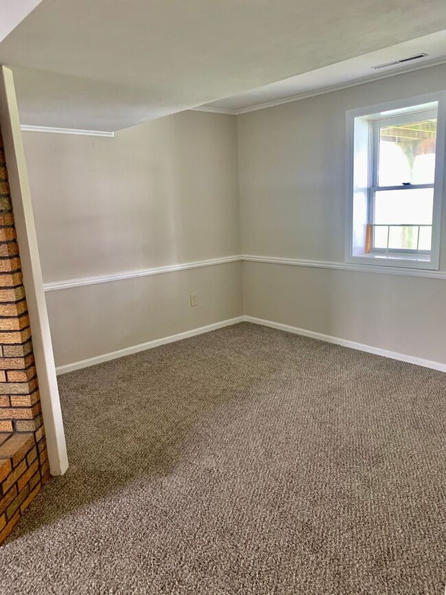 Building Photo - 8038 Evesborough Dr