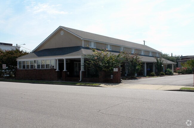 Building Photo - Curran Place