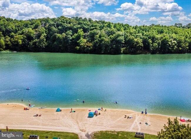 Building Photo - 7011 Fox Chase Rd